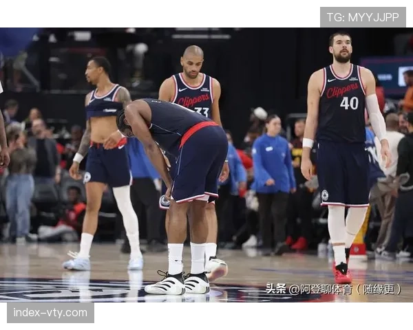 爵士不敌快船遭遇三连败 球队进攻端表现持续低迷 爵士不敌快船遭遇三连败 球队进攻端表现持续低迷