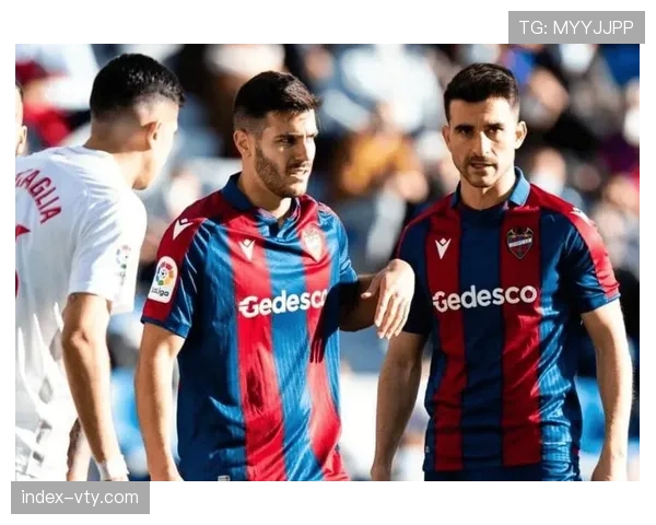 奥萨苏纳定位球战术奏效 布迪米尔头球击中立柱展现进攻威胁 奥萨苏纳定位球战术奏效 布迪米尔头球击中立柱展现进攻威胁